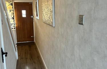 Stay solihull 5 mins to NEC and AIRPORT SLEEPS 9 contractor friendly 3 bathrooms driveway parking 3 - Foto 11