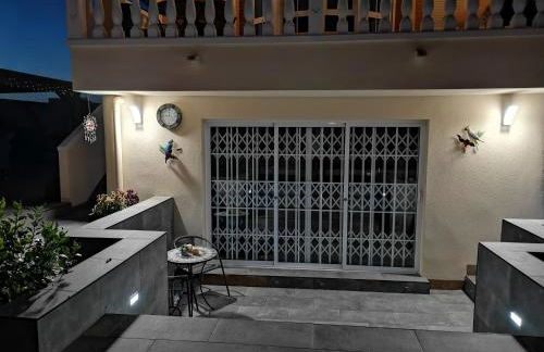 Serene mountain views Spacious garden and sole use of the 10x5m pool - Foto 36