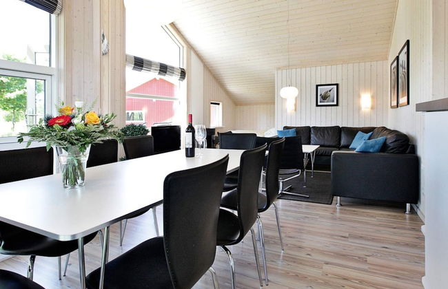 Beautiful Holiday Home With Outdoor Space - Photo 17