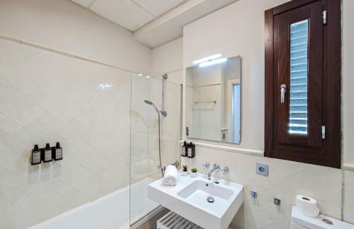 AZZ Sevilla Torre de la Plata Apartamentos - Photo 122