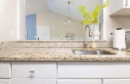 Landing Stunning 2BD Tennis Court Gym - Photo 9