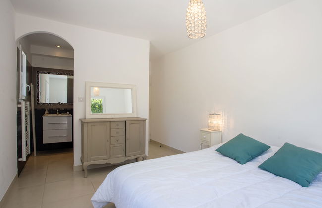 4 bedroom House in Bormes-les-Mimosas with private pool and garden - Photo 14