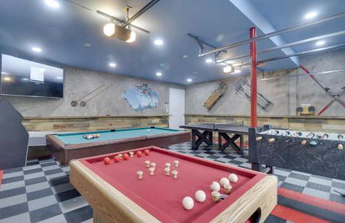 17-Seat Theater, Hot Tub and Game Room Ideal Home! - Foto 6