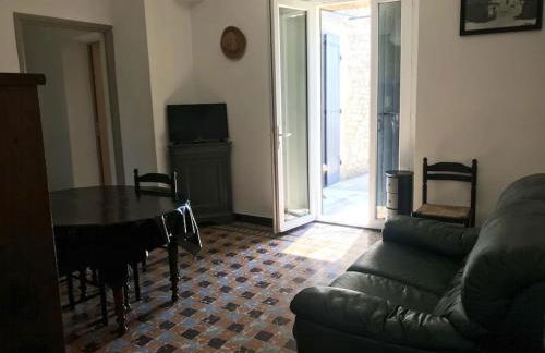 Maison charmante à Orgnac-l'Aven avec piscine partagée. - Photo 15