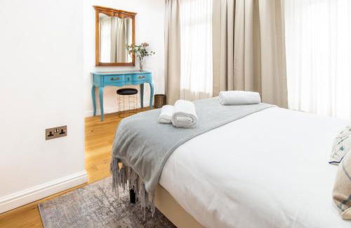 Spacious 4BR house, 2 en suites with garden & on-site parking - Foto 25