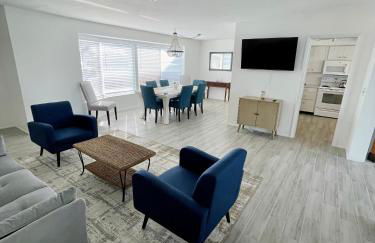 Venice Lakefront Pool Home - Photo 1