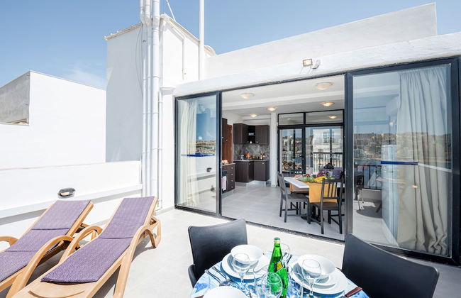 Harbour Lights Seafront Penthouse by Getaways Malta - Foto 18