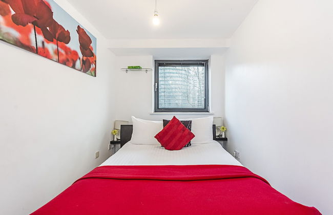 Canary Wharf Luxury Apartments - Photo 18