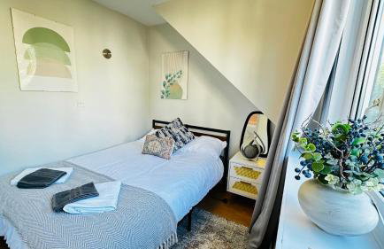 Inviting 2 Bed Guest House steps away from Ascot Racecourse 3 mins drive, 5 mins to Legoland, 12 mins to Windsor Castle Perfect for families & racegoers alike - Foto 31