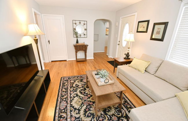 3 Bedroom Home 7 Blocks From ND Firepit 54231 - Foto 2