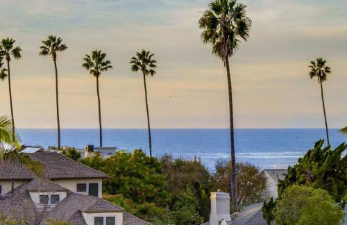 Mediterranean Beauty with Rooftop Deck and Views - Foto 12