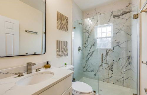 Walk to Keansburg Beach! Family Home with Pool - Foto 25