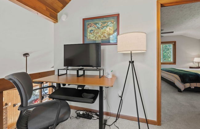 Waterside Haven by Avantstay Lakefront, Hot Tub, Game Room, Fire Pit - Photo 31