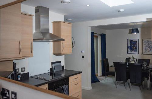 2-Bed Duplex Apartment | Sleeps 6 | Ideal for Contractors, NHS & Tourism Guests - Foto 24