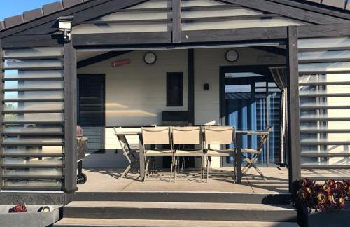 Chalet en bois 3 chambres dans domaine sécurisé avec piscine chauffée - FR-1-783-13 - Foto 2