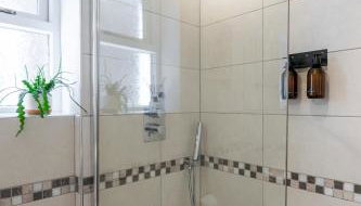 Prime Location Cardiff Pontcanna Modern 2 Bedroom Apartment with Privat Parking - Foto 4, Shower