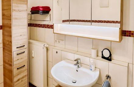 EulenNest Spacious Cozy Home with Private Garden - Foto 9