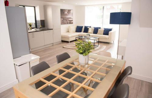 Maisy Lodge - Two Bed Lux Flat - Parking, Netflix, WIFI - Close to Blenheim Palace & Oxford - F2 - Photo 12