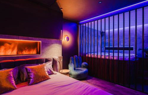 Love Room Les Private Places - Lit King Size et Jacuzzi Privé - Photo 18