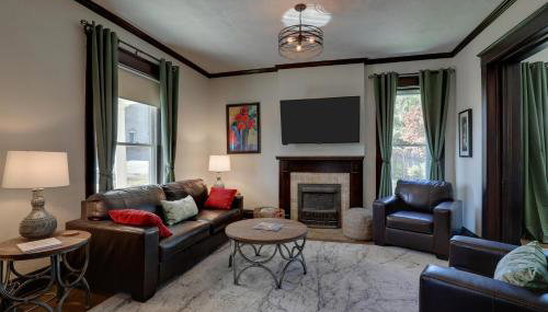 Charming Escape - Private Hot Tub! - Foto 2