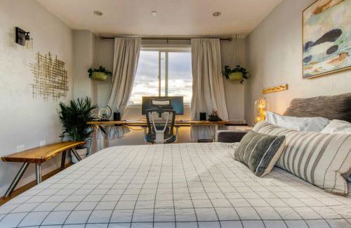 Walk to Empower Field Townhome with Hot Tub! - Foto 37