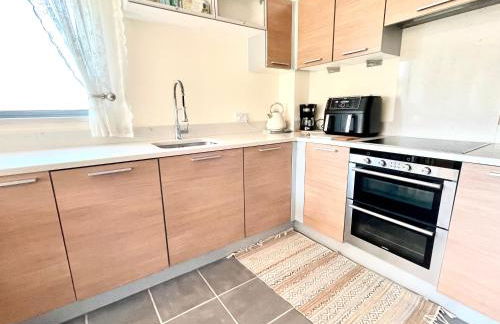 Luxury 2 Bedroom Apartment- Lake view - Free Parking - Wembley Stadium 5KM - Foto 13