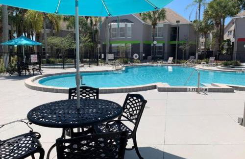 Two bed condo in Parkway Palms Resort condo - Foto 25