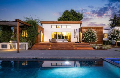 Year-Round Heated Pool - Hot Tub - Fire Pit - Lawn - Foto 3