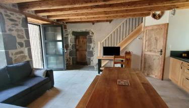 Maison charmante à Alleuze – 90 m² avec terrasse - Foto 3