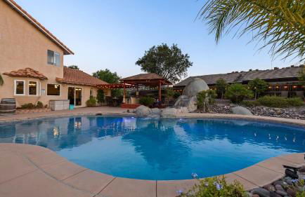 Chardonnay Charm by Avantstay Luxe Group Retreat w/ Pool Mins to Wineries - Foto 70