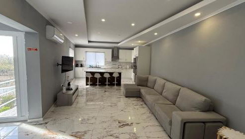 Amazing Home - Photo 2