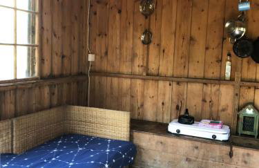 Otter Camp Private Riverside Glamping with Hot Tub - Foto 9