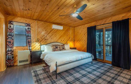 6 Br Cabin Hot Tub Fire Pit Min to Hatley Pointe - Foto 28