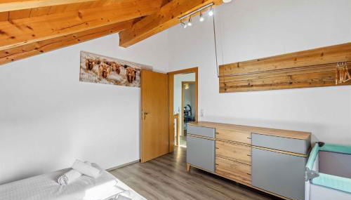 Kuschelige Ferienwohnung mit Balkon & Free Wifi - Photo 3, towels, wardrobe