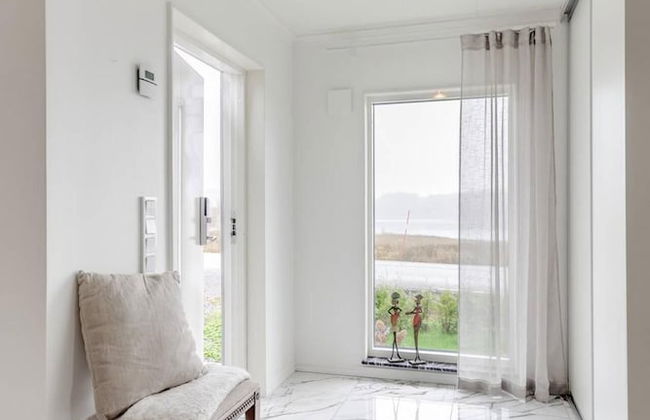 Captivating 3-bed Villa in Halanda With Lake View - Foto 19