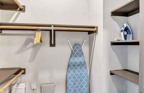 Boulevard Stays Dashing King 1 BR Suite Pool Parking Gym M - Foto 10