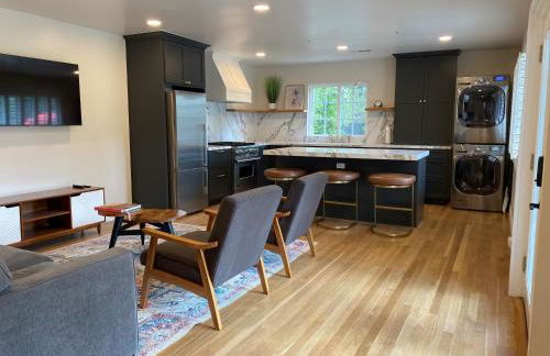 Guest house with private entry and large pool - Foto 11