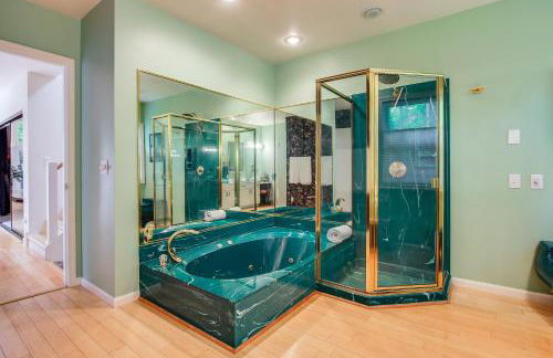 Modern Waterfront Home - 1 Mi to Cave Point Park! - Photo 18