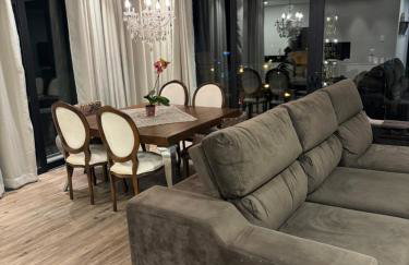 Luxuoso Apartamento no Centro de Gramado - Foto 2