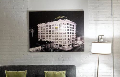 BOLD 2BR 2BA In The Block Apartment by CozySuites! - Foto 8