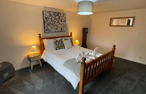 Stunning Cottage with Log Burner- King Bed- Great Design-Free Wood - Foto 9