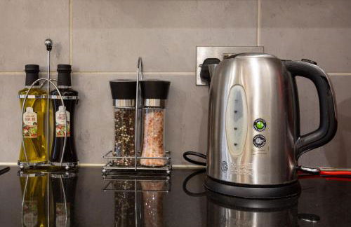 Zone 1 Modern 2 Bed 2 Bath Apt with outdoor space Hyde park - Foto 24