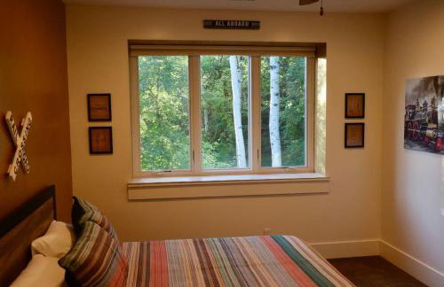 25-Bed, Amenity-Rich Estate in a Private Forest - Foto 24