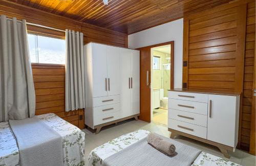 casadecastelhanos, Quadra do MAR de CASTELHANOS, 4 suítes com AR, Churrasqueira, Piscina, Hidromassagem, Cozinha INTEGRADA GOURMET Ideal para FAMÍLIA E AMIGOS - Foto 11