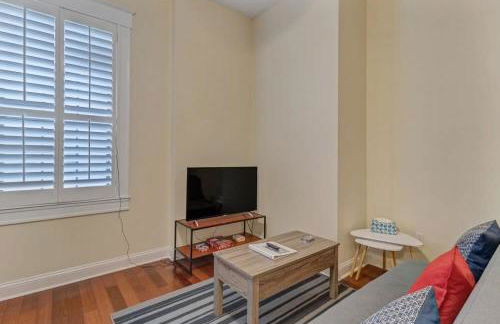 LT Stay Discounts! Cozy 2 BR Apt - Pet Friendly! - Foto 5