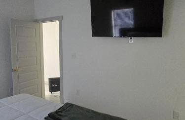 Modern B&W Coastal Retreat 2BR 2BA and Laundry - Foto 19