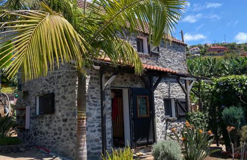 As Casinhas da Madeira - Cosy Stone Cottage in a subtropical garden - Foto 1