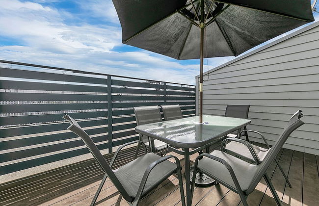 Balcony+Parking 3BR Gem Near Arena | Zodiak Stays - Foto 14