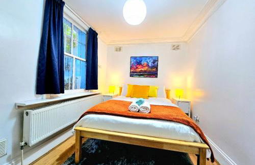 Spacious & Cosy 2 Bedroom Home plus 2 Sofa-beds with Private Entrance and Back Patio, 3 min walk to Earl's Court Station - Photo 28