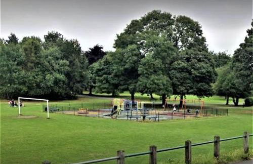 16A Ground floor setup for your most amazing relaxed stay Free Parking Free Fast WiFi - Foto 24